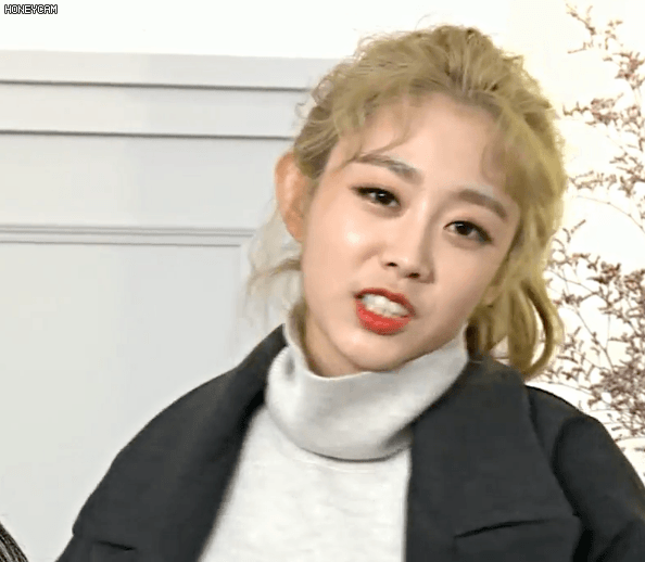윙크하는 러블리즈 지수