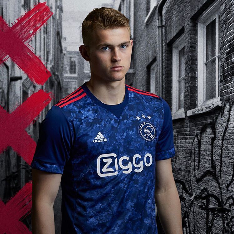 riem isolatie naar voren gebracht Ajax 17-18 Away Kit Released - Footy Headlines