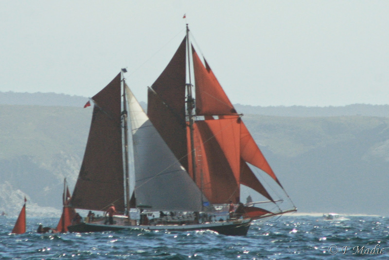 Voiliers à 2 mâts (voiles auriques ou carrées) HARDIESSE