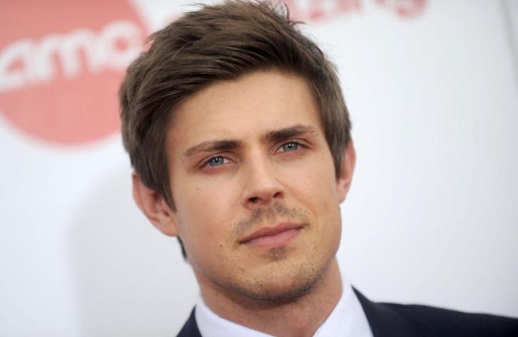 GLOW - Chris Lowell to Recur in Netflix Series