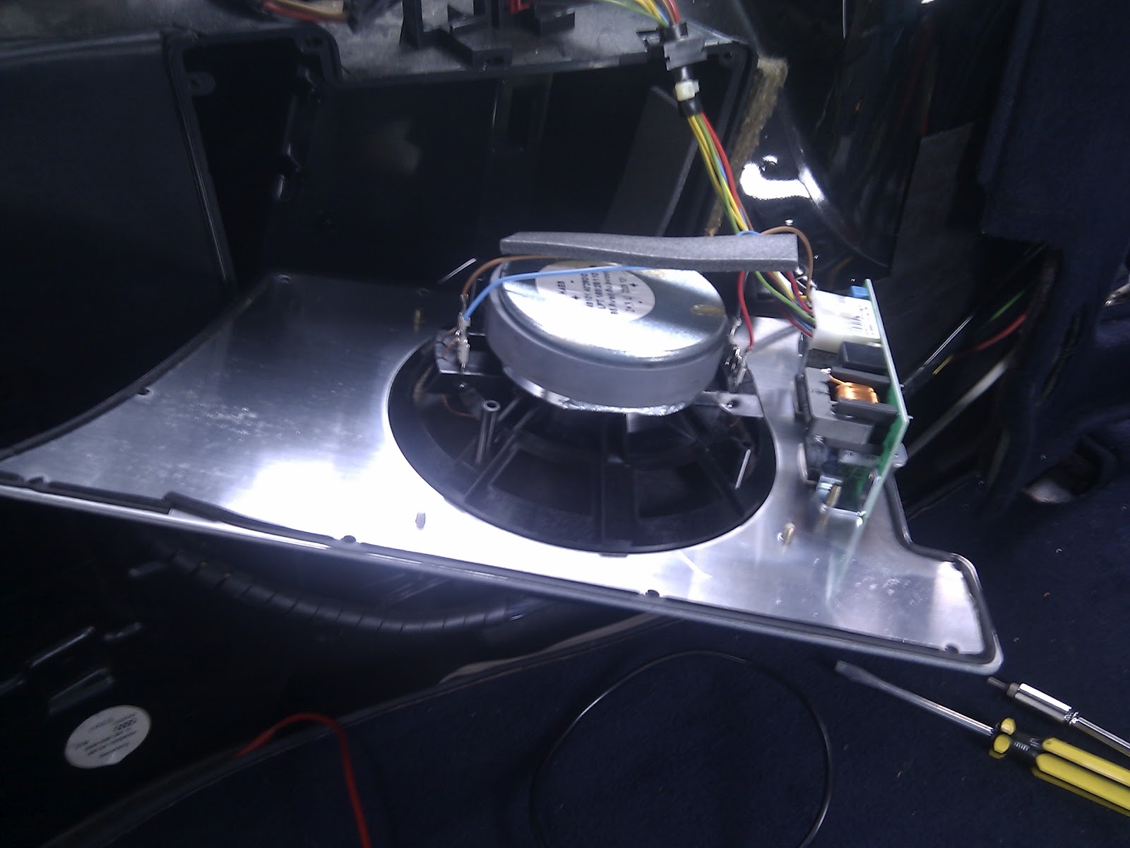 audi a4 subwoofer
