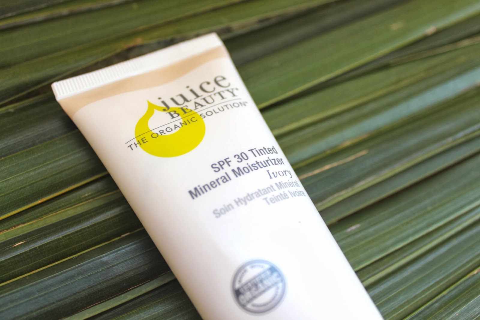 The Glam Green Girl REVIEW Juice Beauty Tinted Moisturizer