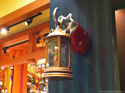 Disney villain store World hand Hook Disneyland lantern tinkerbell