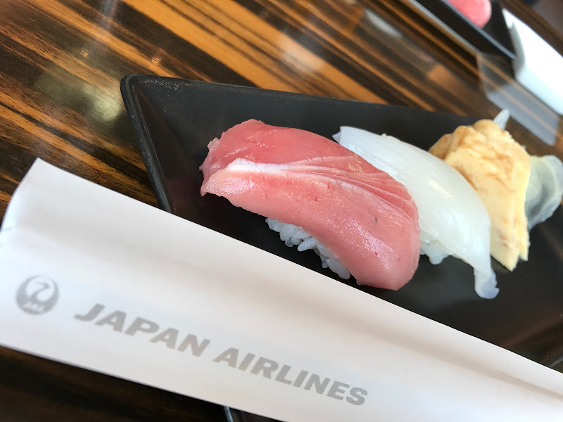 成田空港・ファーストクラスラウンジの寿司変遷 | JALラウンジ