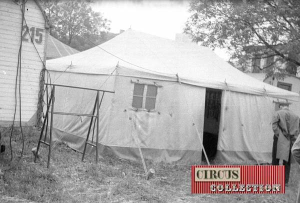 tente dans le zoo du cirque Kone 1965