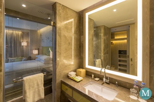 Bathroom of the Deluxe Room at Courtyard by Marriott Iloilo