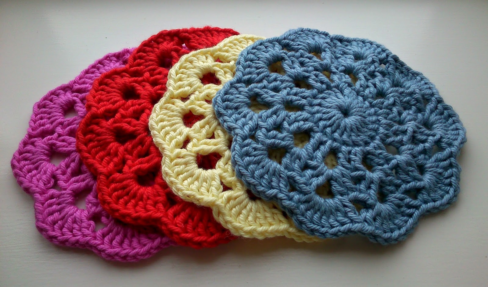 crochet coasters (free pattern)