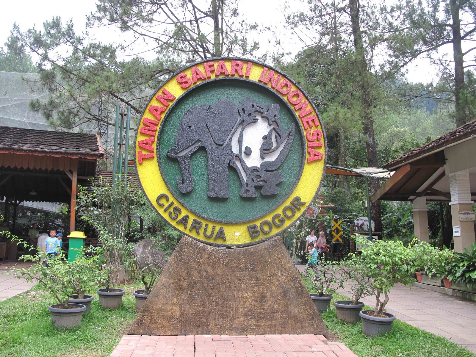 TAMAN SAFARI SERIES #3: The Playground - Dewi Ratih Purnama
