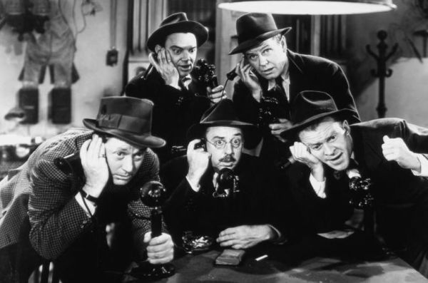 Group of reporters on telephones in His Girl Friday