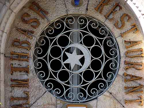 Star of David: The six pointed star and the crescent