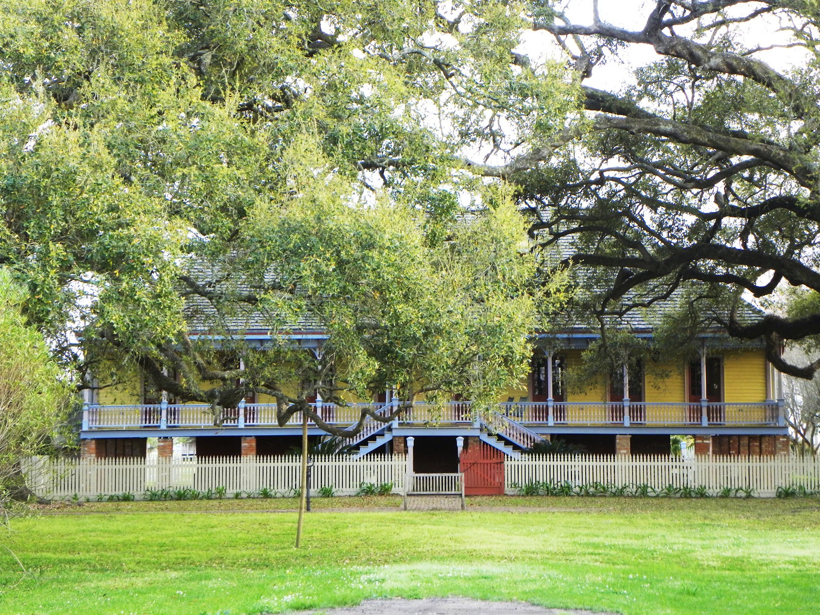 2015 TRAVELS OAK ALLEY PLANTATION ON THE GREAT RIVER LOUISIANA ROAD