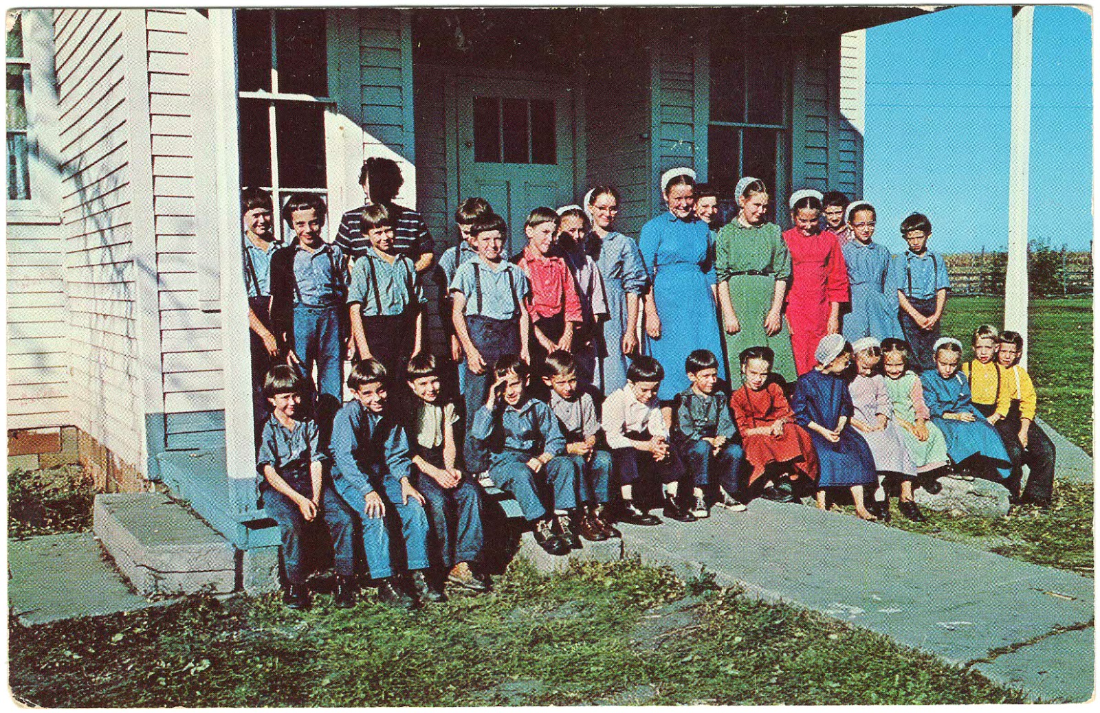 Papergreat Postcard Oneroom Amish school near Arthur, Illinois