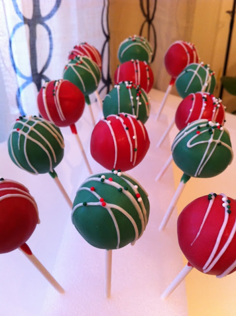 Laundry Cakes: Red Velvet Christmas-theme Cakepops!