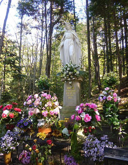 Krynica-Zdrój. Statua Najświętszej Maryi Panny - Królowej Krynickich Zdrojów
