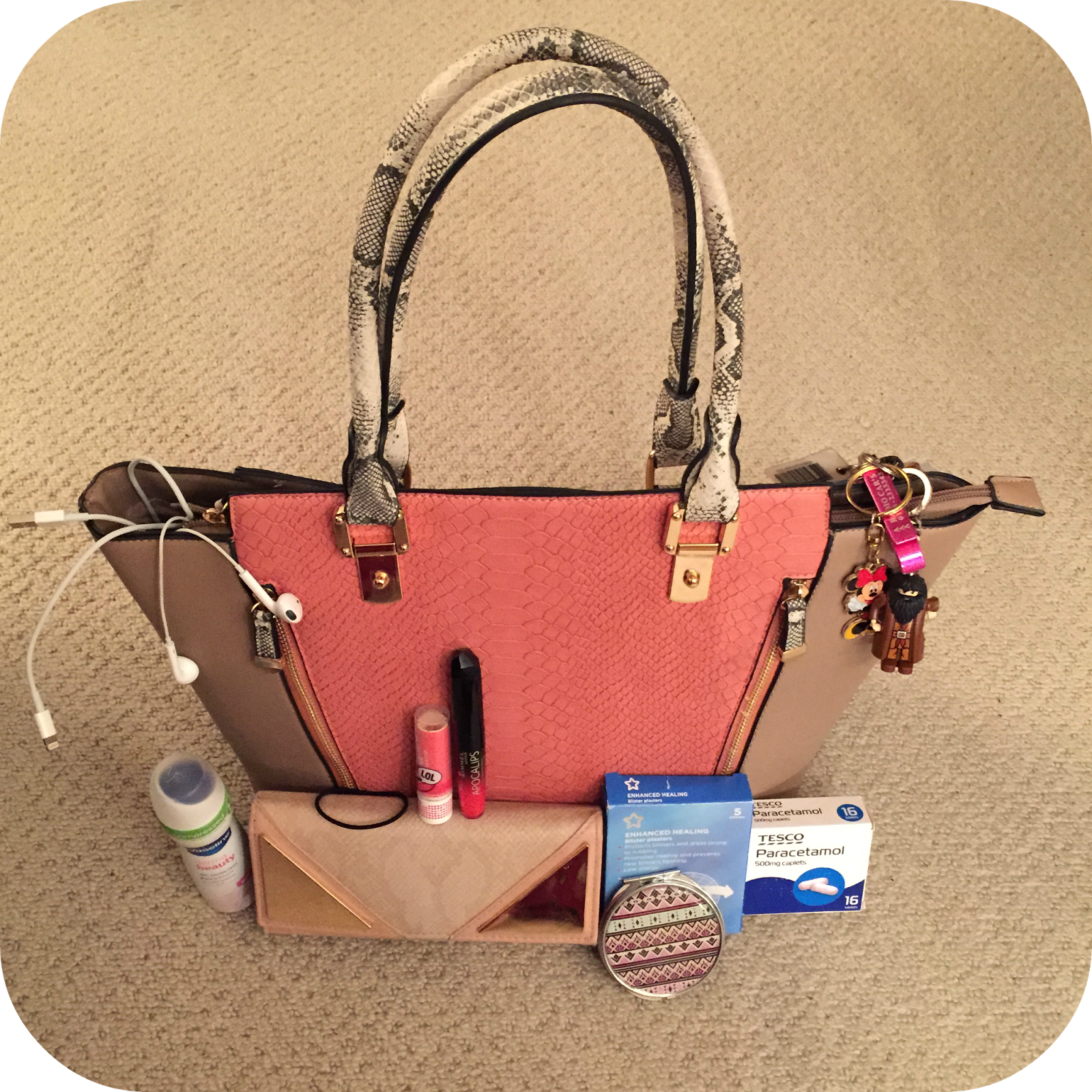 Small & Blonde Everyday Handbag Essentials