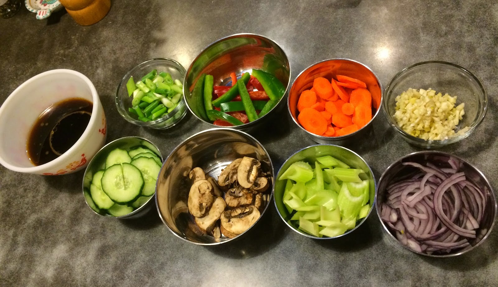 Pink-Vegan: Vegetable Stir Fry on Rice Noodles (GF)
