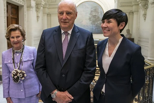 Queen Sonja visited Mayor of Santiago, Mr Felipe Alessandri and Hilde Skaar aka SKAAR. President Sebastián Piñera and First Lady Cecilia Morel Montes