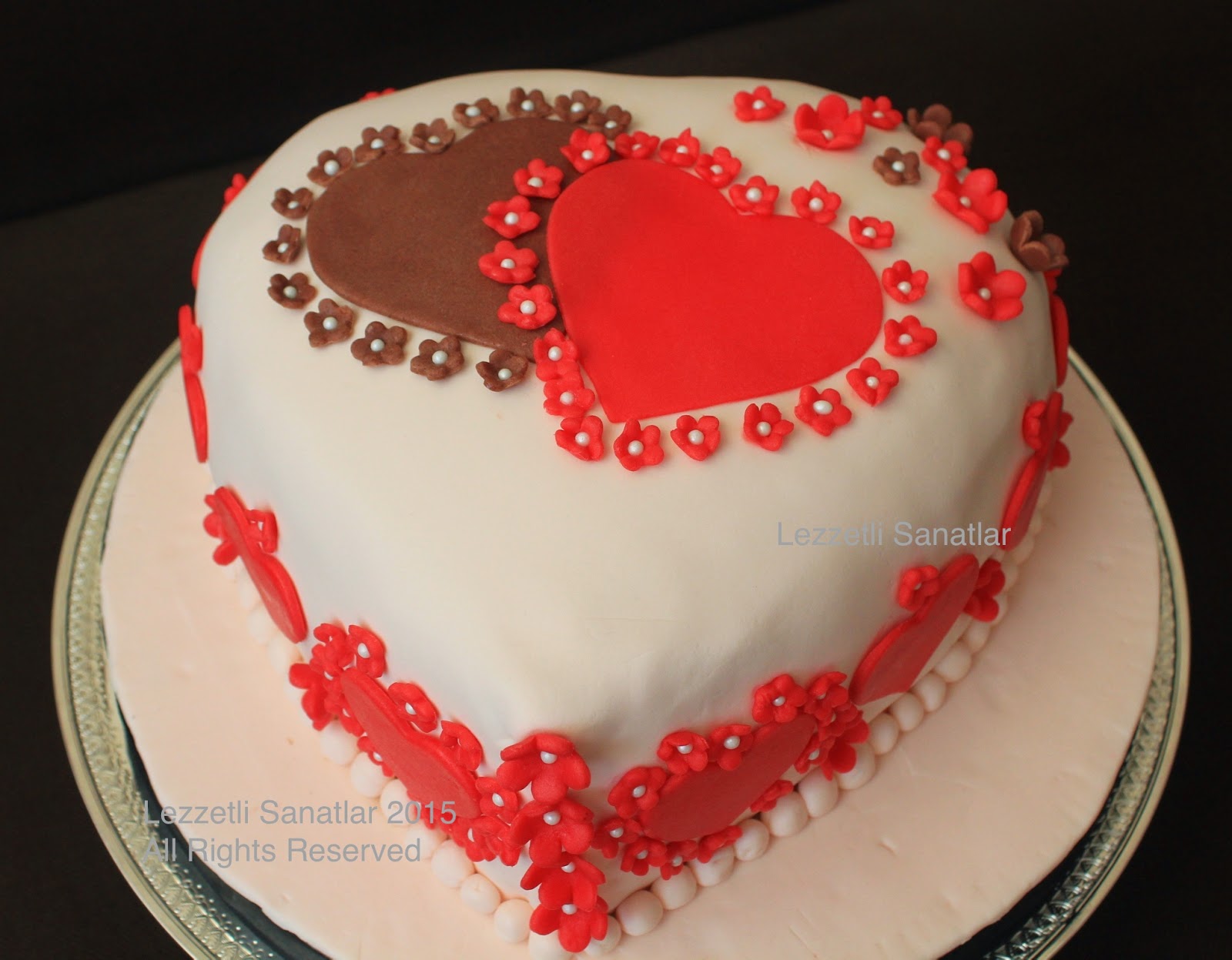 Lezzetli Sanatlar SEVGİLİLER GÜNÜ PASTASI ŞEKER HAMURLU KALP PASTA