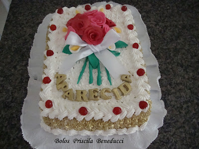 Bolos Priscila Beneducci Pâtisserie: bolo dourado, bolo