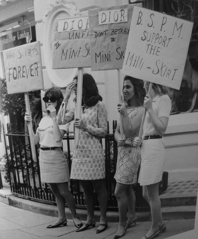Remembering the Miniskirt: A Glimpse into 1960s Miniskirt Fashion and ...