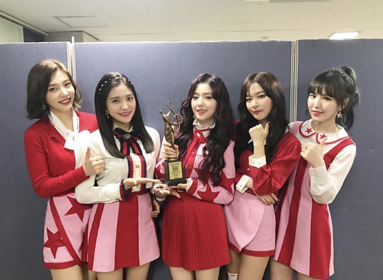 레드 벨벳 레벨 업 갤러리 목공: 레드벨벳 갤러리