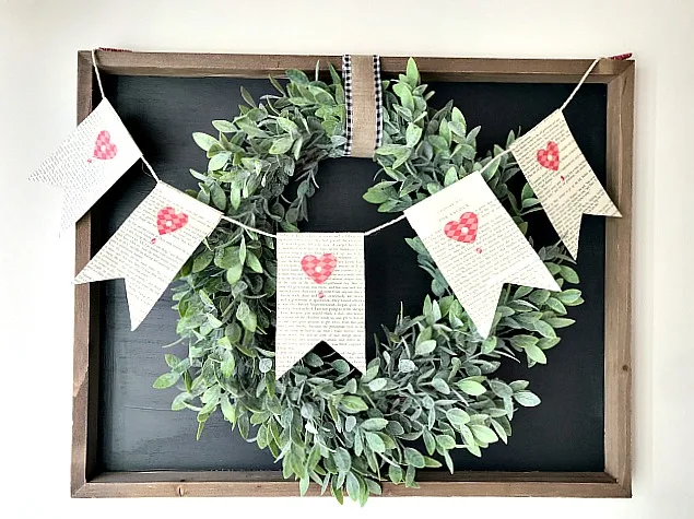 DIY Farmhouse styled chalkboard with Wreath with banner. Homeroad.net