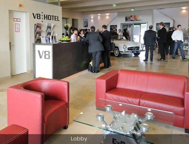 Di Hotel Ini, Mercedez-Benz Klasik Mewah Dijadikan Ranjang
