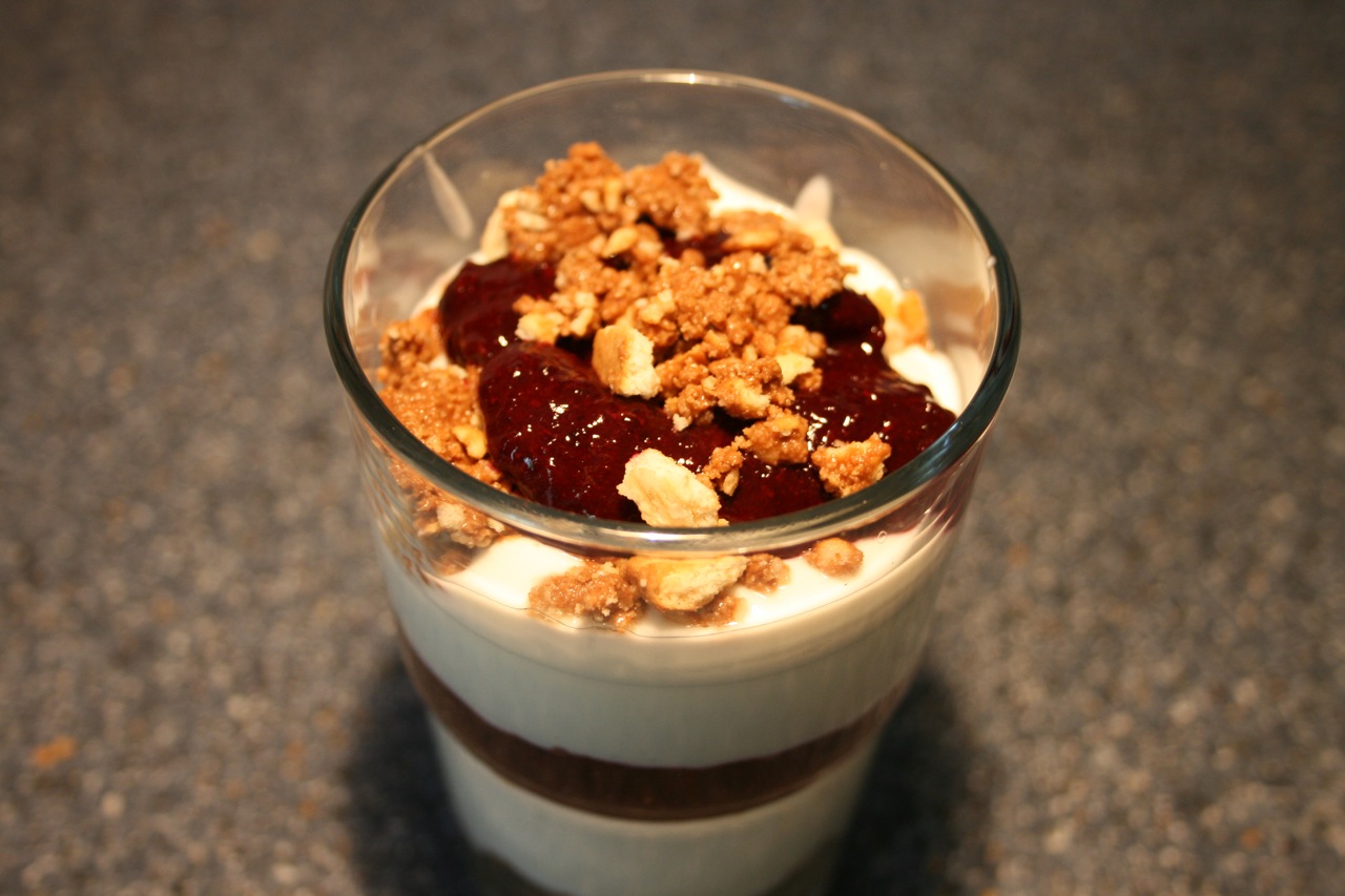 cloudy&amp;#39;s food blog: Johannisbeer-Quark-Dessert mit Nougatcrunchies
