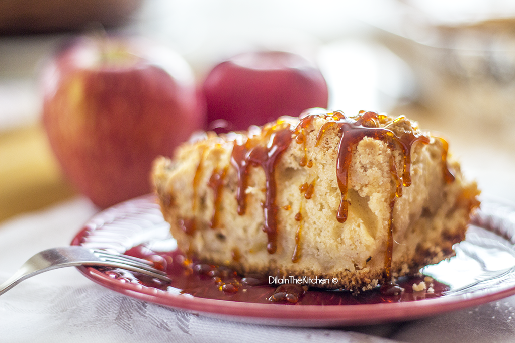 Dila In The Kitchen Karamel Soslu Elmalı Crumble Kek (Apple Crumble