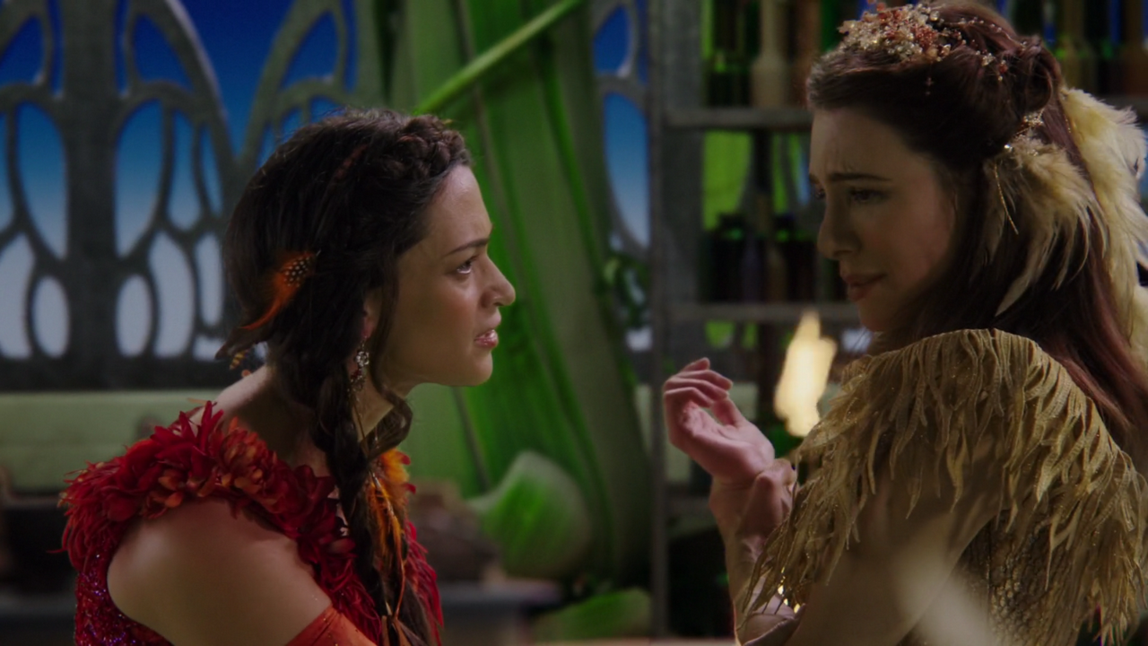 Tigrilla trata de disuadir a Fiona de usar la magia negra en Once Upon a Time