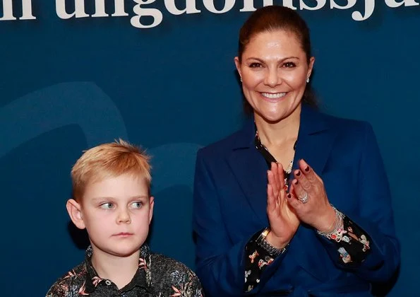 Crown Princess Victoria's Children and Youth Hospital. Erdem x H&M floral blouse Af Klingberg boots, Valentino shoulder bag