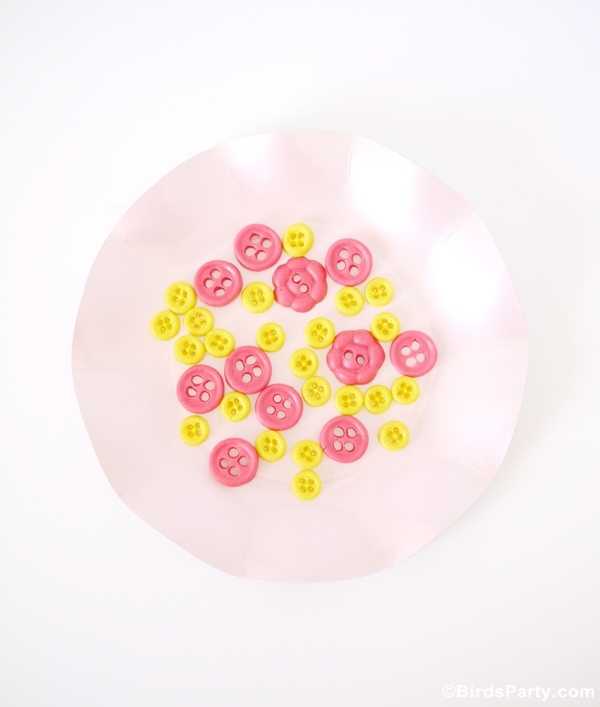 DIY Fondant Buttons for Cupcake Toppers - BirdsParty.com