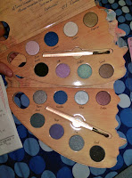 Nonie Color Prevails Marvelous Matte eye shadow palette Smoky&Smudgy shimmer colors swatch brush clearance