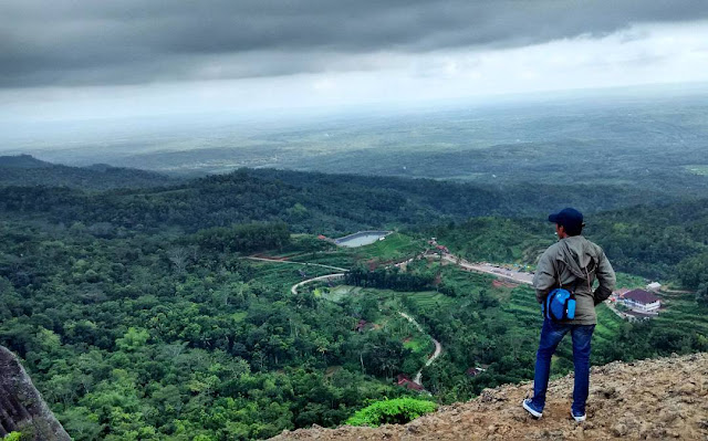 gunung api purba foto pemandangan gunung api purba
