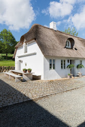farmhouse danish dinesen tour roof minimal country longhouse thatched magnificent historic hello lovely