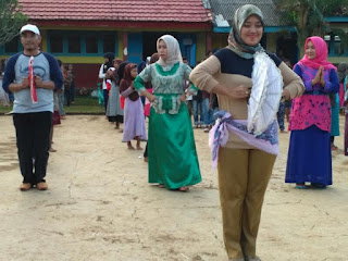 Bupati Lamtim Menari Tari Melinting Bersama Ribuan Warganya Bupati Lamtim Menari Tari Melinting Bersama Ribuan Warganya