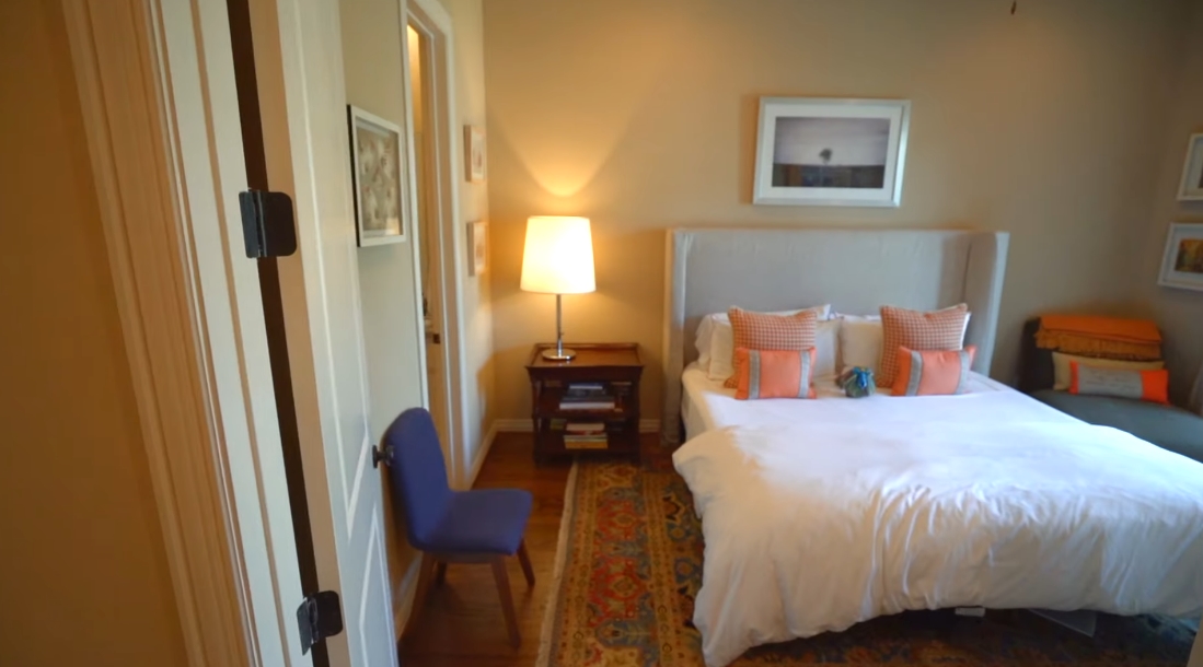 15 Photos vs. Tour 419 Oxford St, Houston Home Interior Design