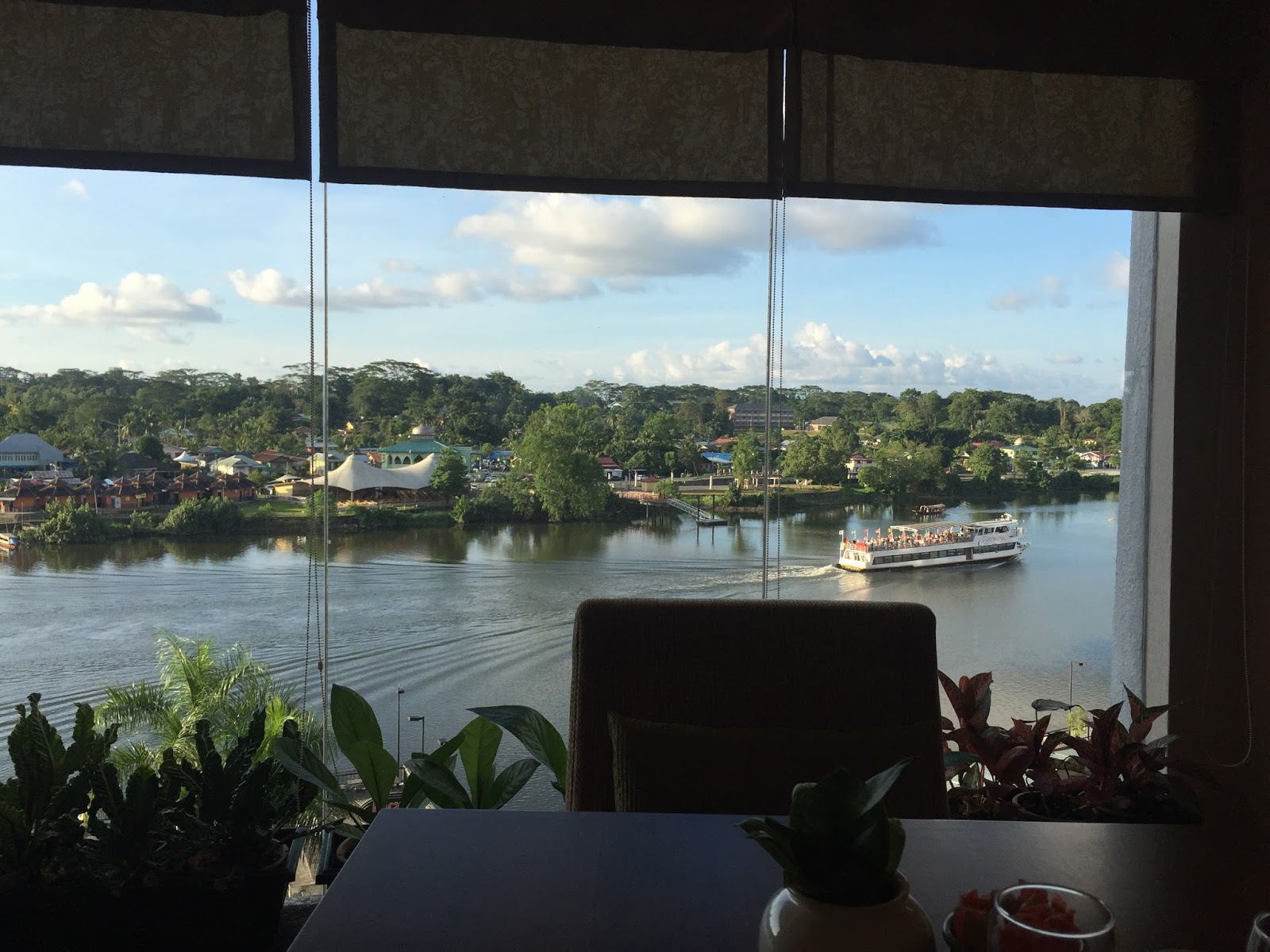 Observe the world Sarawak Kuching Grand Margherita Hotel with free