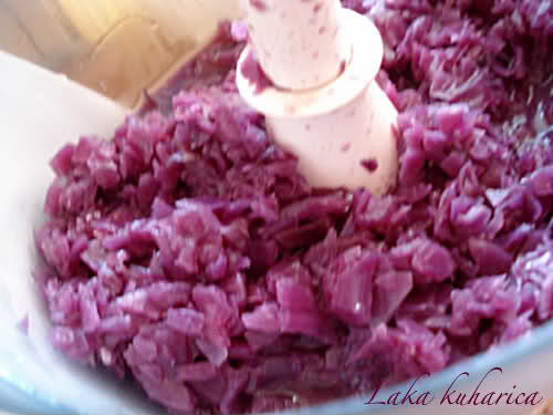 Cream of red cabbage soup by Laka kuharica: 