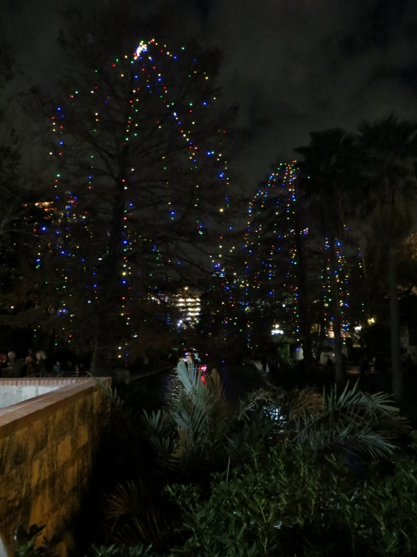 Travel Bug Riverwalk Christmas Lights Sat., Dec. 22