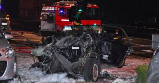 L'horreur en Belgique: un terrible crash impliquant cinq étudiants de retour d'une soirée fait trois morts