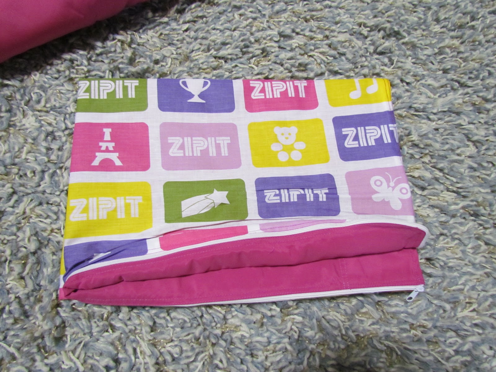 Mommy's Favorite Things Zipit Bedding Review