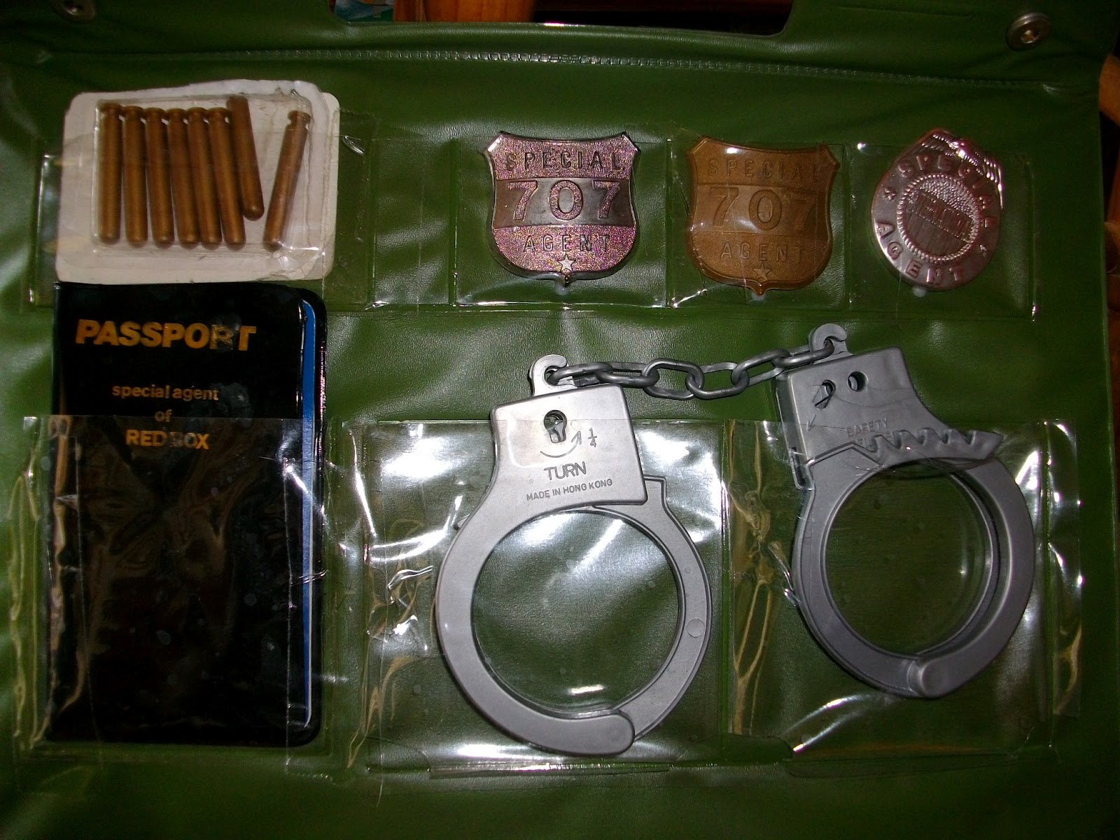 CODE NAME SPY TOY: REDBOX SPECIAL AGENT 707 WEAPON CASE'S