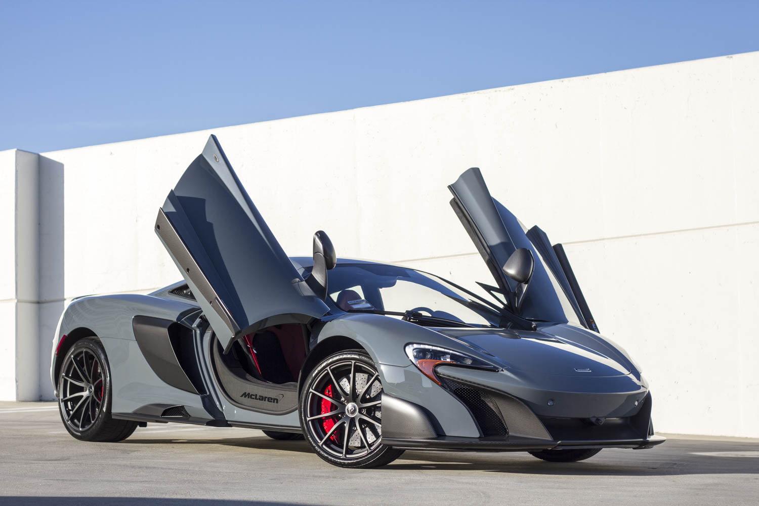 Top amenities that you get for luxury car rental services in San Francisco.