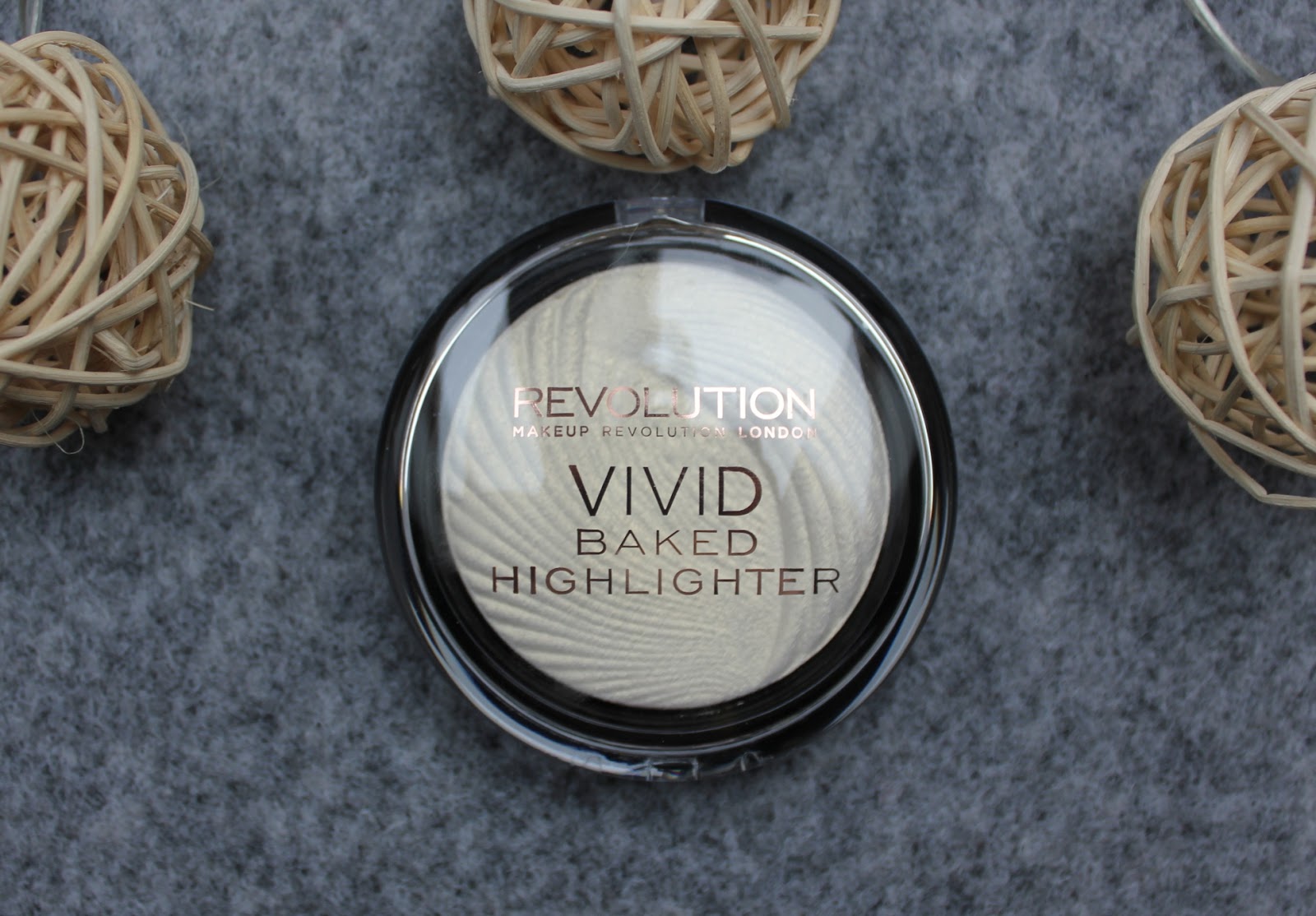vivid baked highlighter