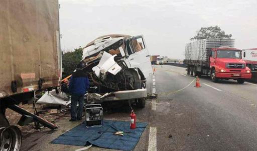 Acidente com caminhão que matou motorista na Fernão Dia em São Gonçalo do Sapucaí - Foto PRF