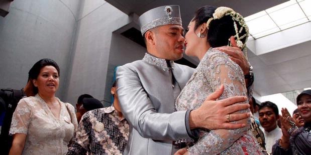 Foto-Foto Pernikahan Krisdayanti dengan Raul Lemos ...