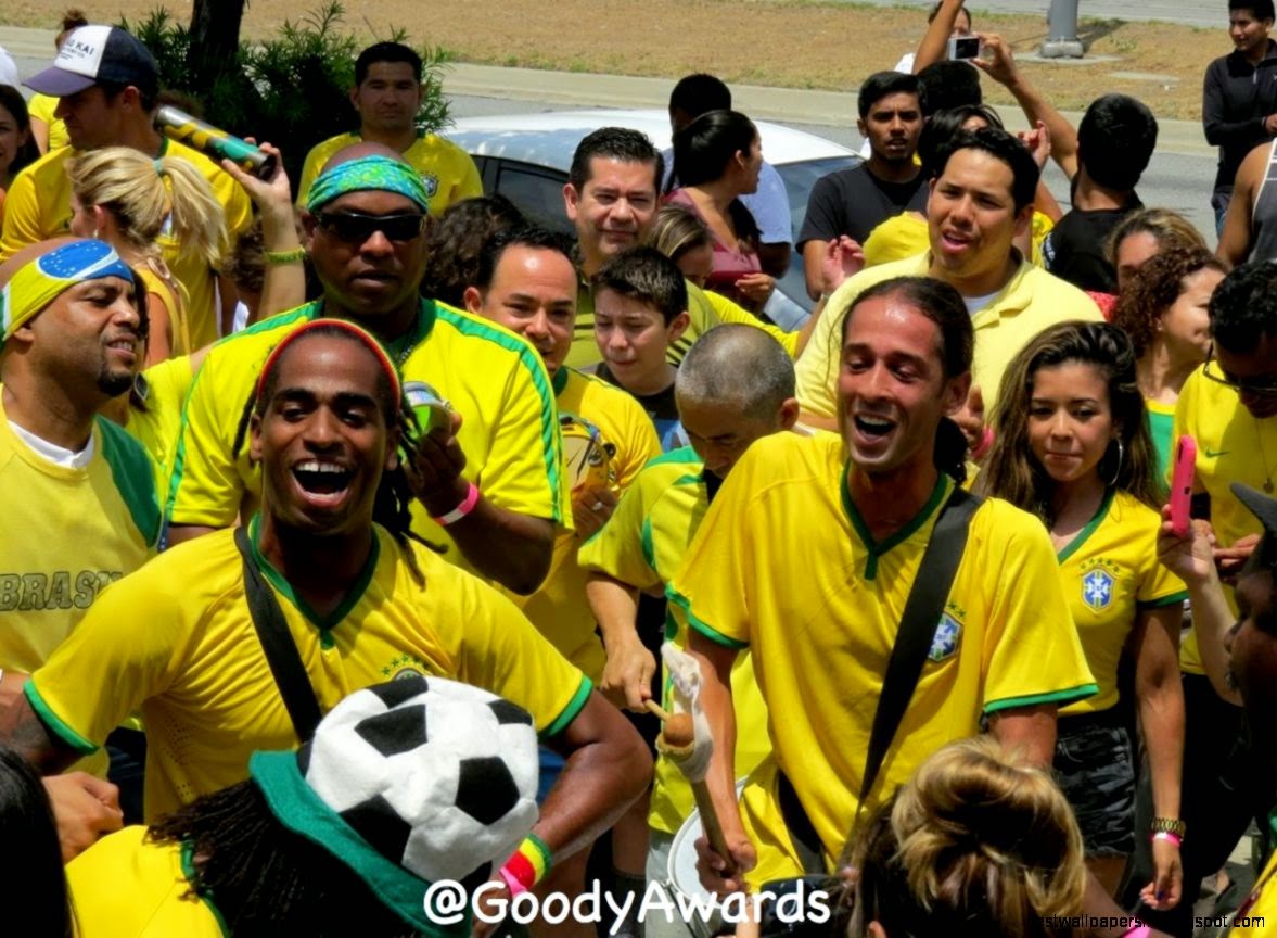 Brazil World Cup Fans cheer Knockout Round in Los Angeles – Goody
