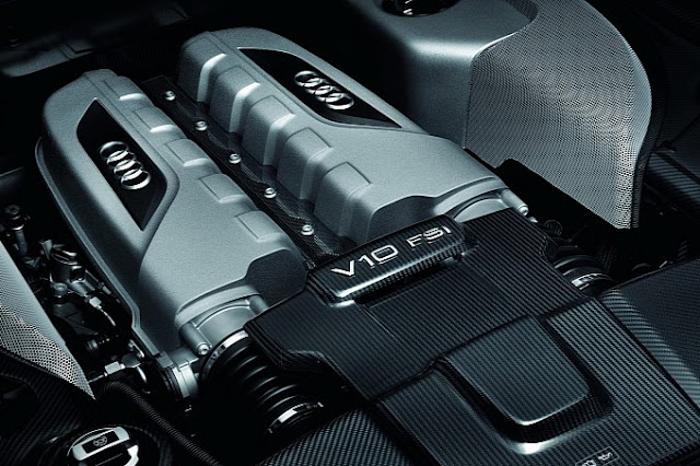2013_Audi_R8_Facelift_V10_FSI_Engine