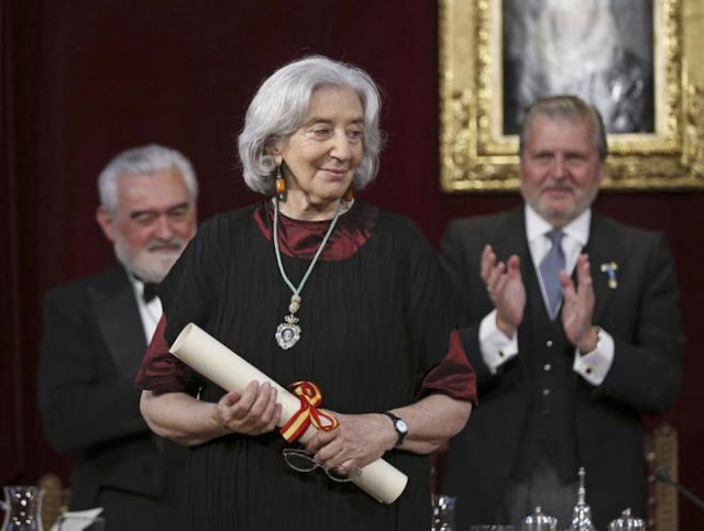 Clara Janés